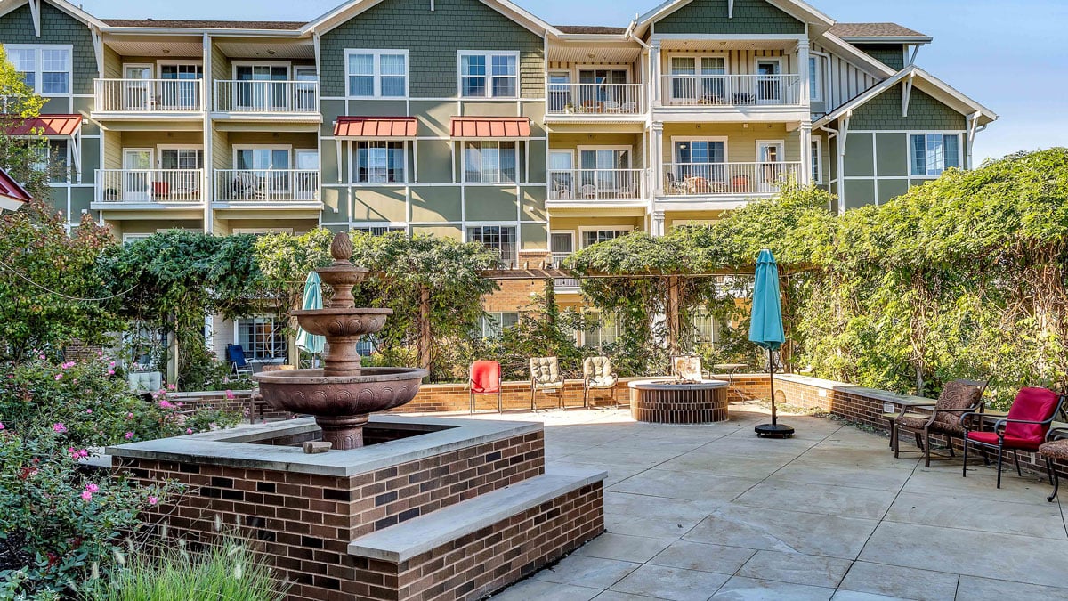 The outdoor patio at Colonial Gardens